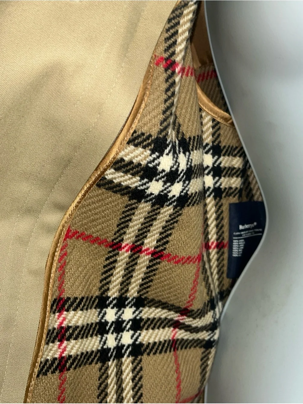 Burberry Classic Double-Breasted Trench Coat - Tan size large - Picture 6 of 13